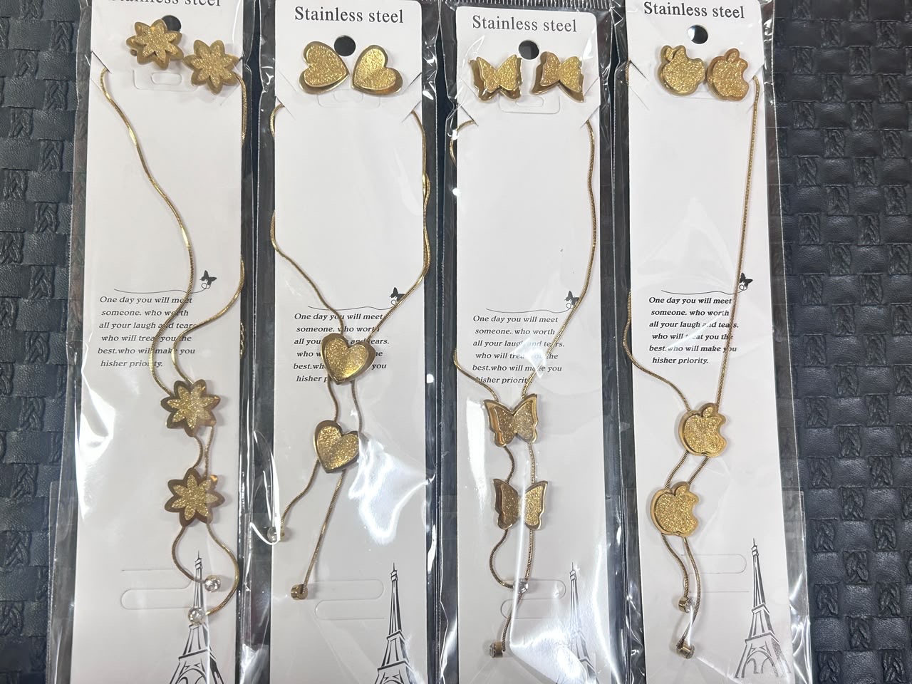 2 Set(Earrings & Necklace)